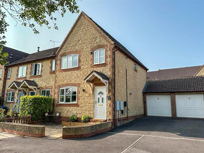 3 Bedroom End Of Terrace House For Sale In Park Mead, Malmesbury, SN16