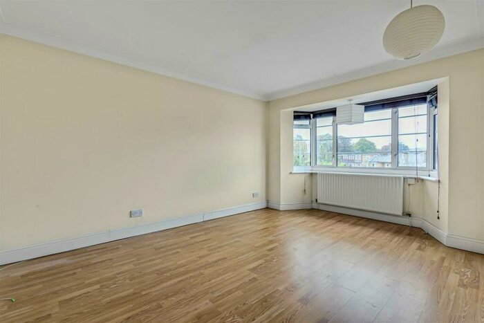 2 Bedroom Flat To Rent In Deanhill Court, East Sheen, SW14
