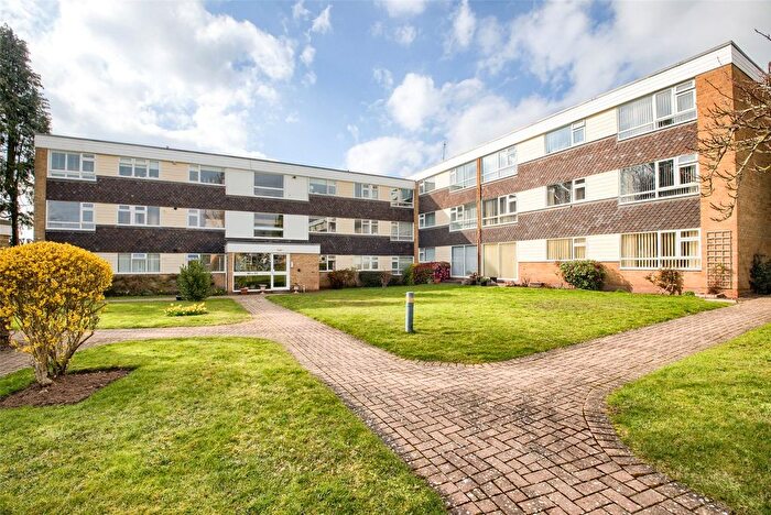2 Bedroom Flat For Sale In Albany Gardens, Hampton Lane, Solihull, West Midlands, B91