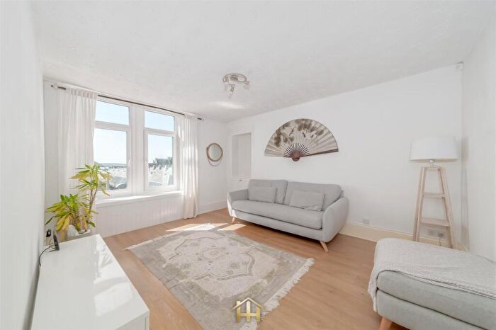 2 Bedroom Flat For Sale In Main Street, Dundee, DD3