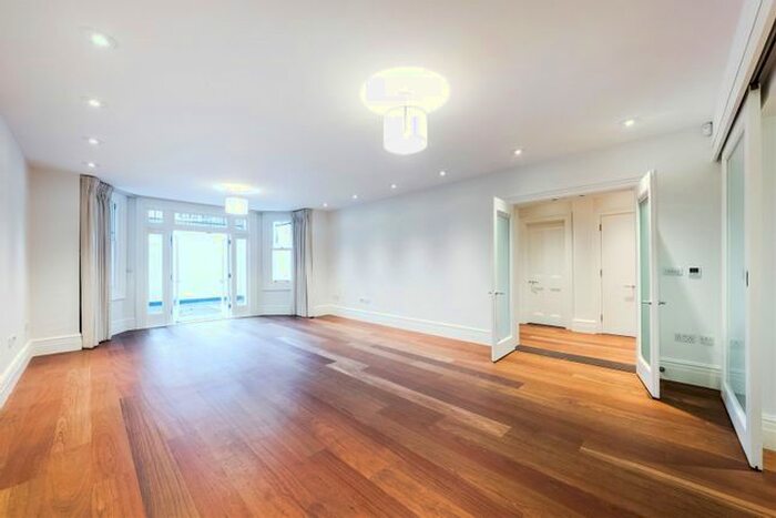 2 Bedroom Flat To Rent In Pont Street, Knightsbridge, London, SW1X