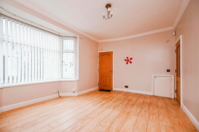 3 Bedroom End Of Terrace House For Sale In Munster Road, Liverpool, Merseyside, L13