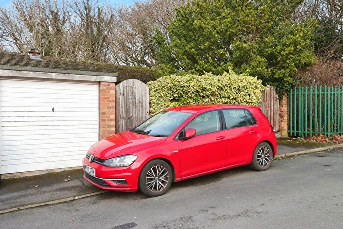3 Bedroom End Of Terrace House For Sale In Leighton Place, Sheffield, South Yorkshire, S14