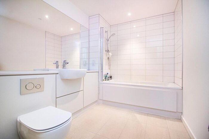 2 Bedroom Flat For Sale In Smokehouse Two, Smiths Dock, NE29