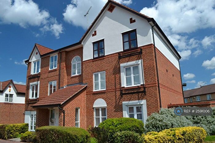 2 Bedroom Flat To Rent In Gardeners Court, Leeds, LS10
