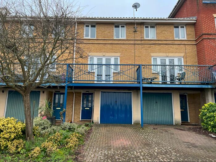 3 Bedroom Town House To Rent In Florin Drive, Rochester, ME1