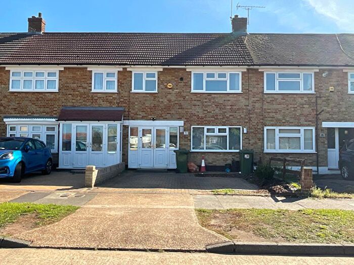 3 Bedroom Terraced House For Sale In Hood Road, Rainham, Essex, RM13