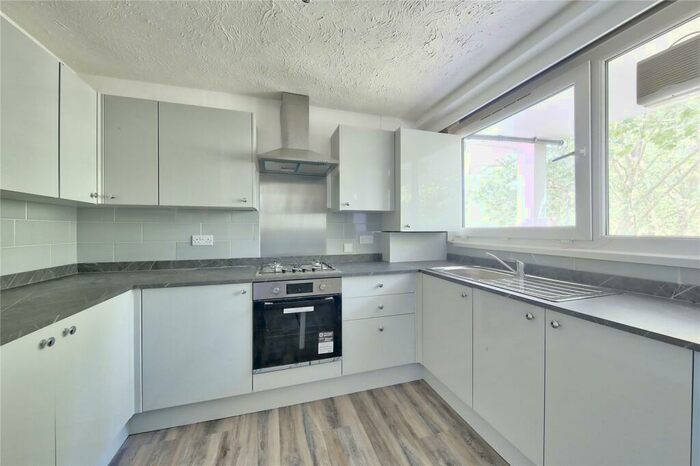 3 Bedroom Apartment To Rent In Wigram Court, SW11