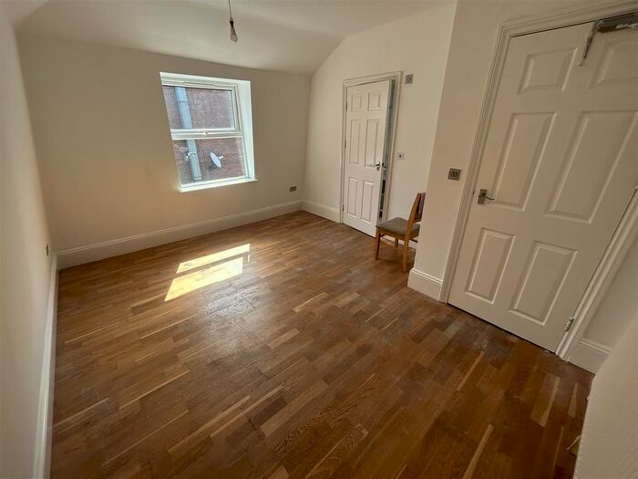 2 Bedroom Flat To Rent In Park Lane, London, N17