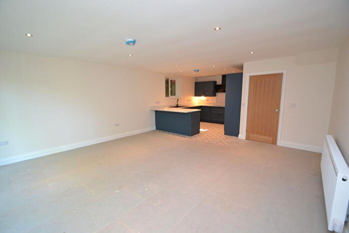 4 Bedroom Detached House For Sale In Brackendale, Thackley, BD10