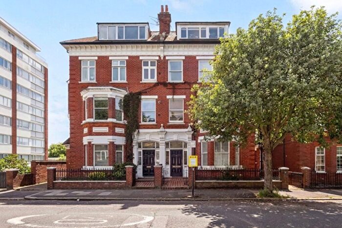 2 Bedroom Apartment For Sale In Cromwell Road, Hove, BN3