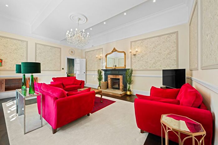 3 Bedroom Property For Sale In Summer Hill, Chislehurst, BR7