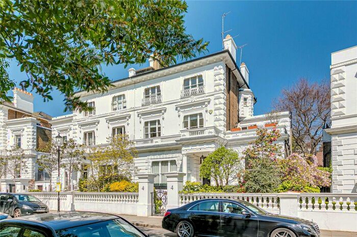 3 Bedroom Apartment To Rent In The Boltons, London, SW10