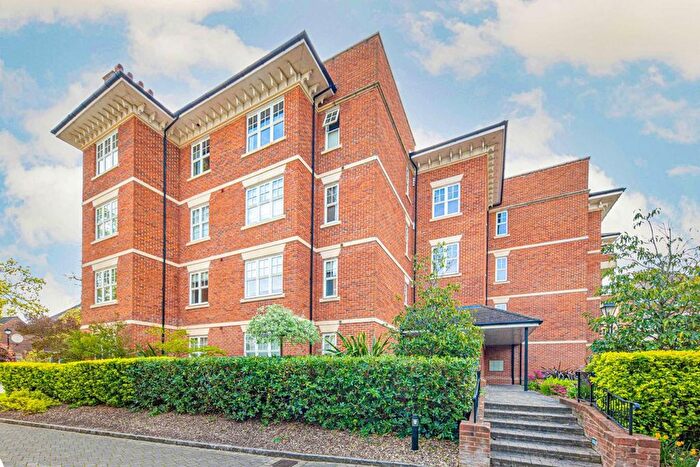 2 Bedroom Flat To Rent In Chalmers Way, Twickenham, TW1