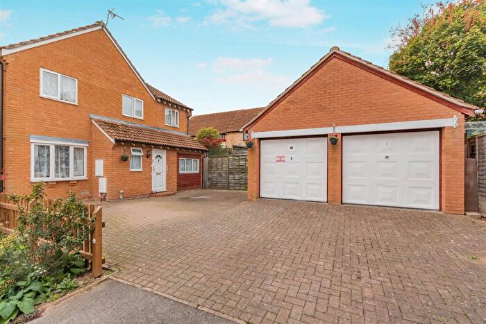 4 Bedroom Detached House For Sale In Coopers Way, Newent, GL18