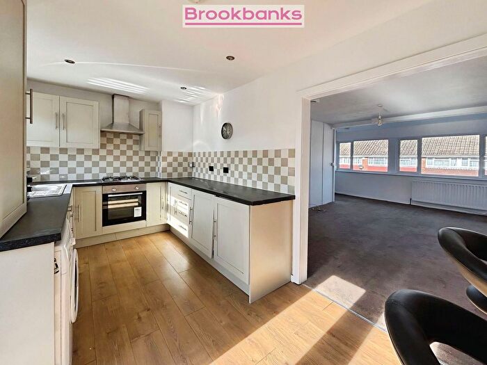 3 Bedroom Maisonette To Rent In Cyclamen Road, Swanley, BR8