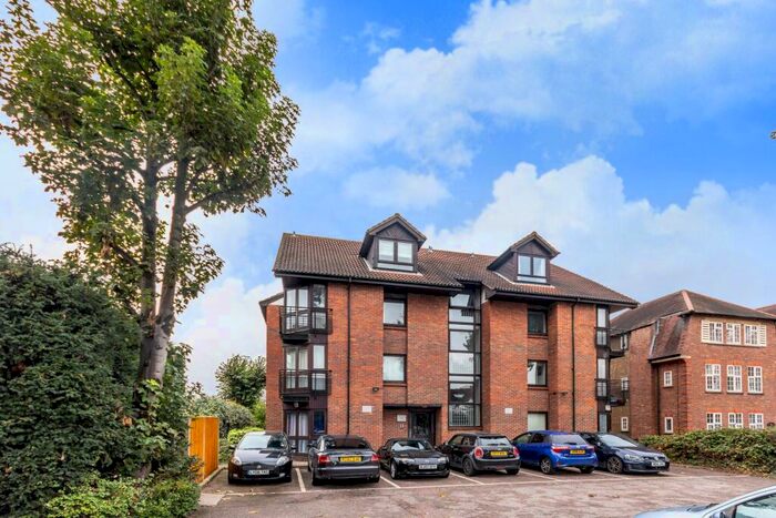 1 Bedroom Flat To Rent In Croydon Road, Dukes Court, BR3