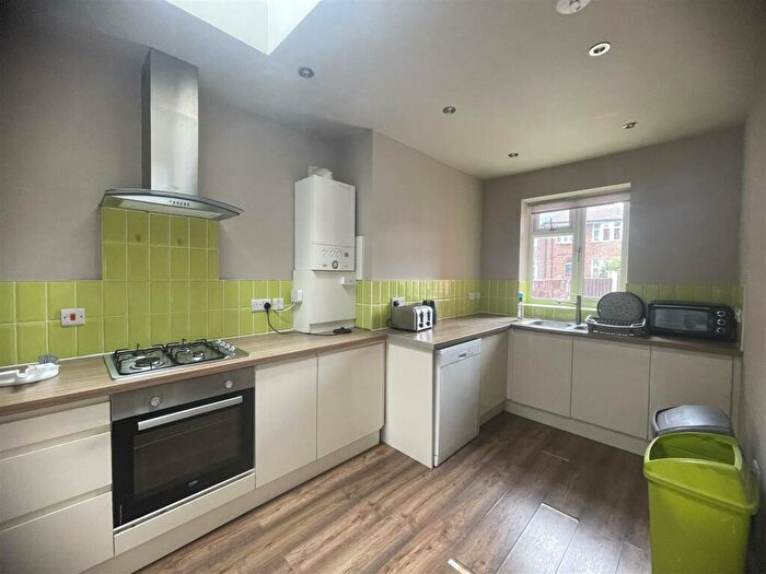 6 Bedroom Semi-Detached House To Rent In **£pppw Excl Bills** Pelham Crescent, Beeston, NG9