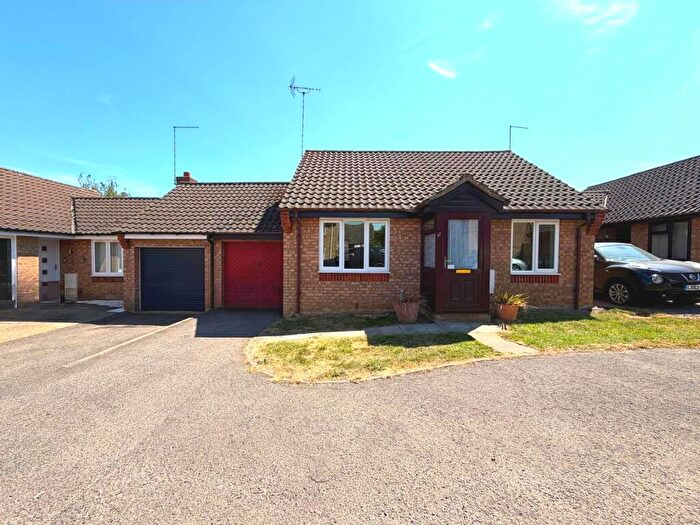 2 Bedroom Detached Bungalow For Sale In Hoylake Drive, Farcet, PE7