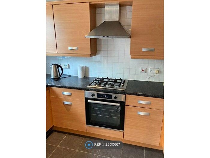 5 Bedroom Terraced House To Rent In Godwin Way, Stoke-On-Trent, ST4