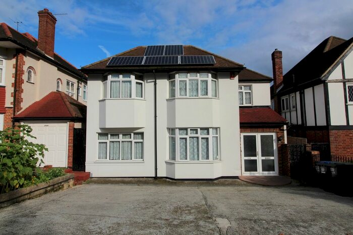 5 Bedroom Detached House To Rent In Chase Road, Oakwood, London, N14