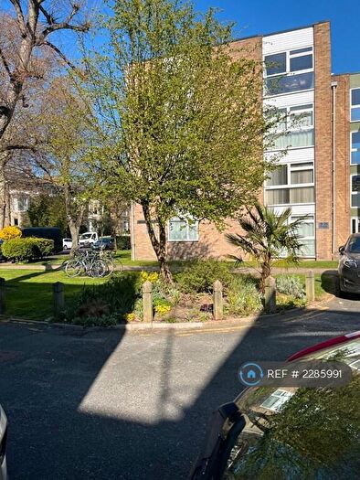 3 Bedroom Flat To Rent In Wycombe Court, London, SE3