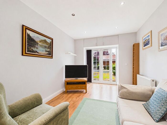 2 Bedroom Flat For Sale In Ashford Crescent, Ashford, Surrey, TW15