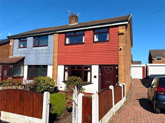 3 Bedroom Semi Detached House For Sale In Burnside Close, Heywood, Greater Manchester, OL10
