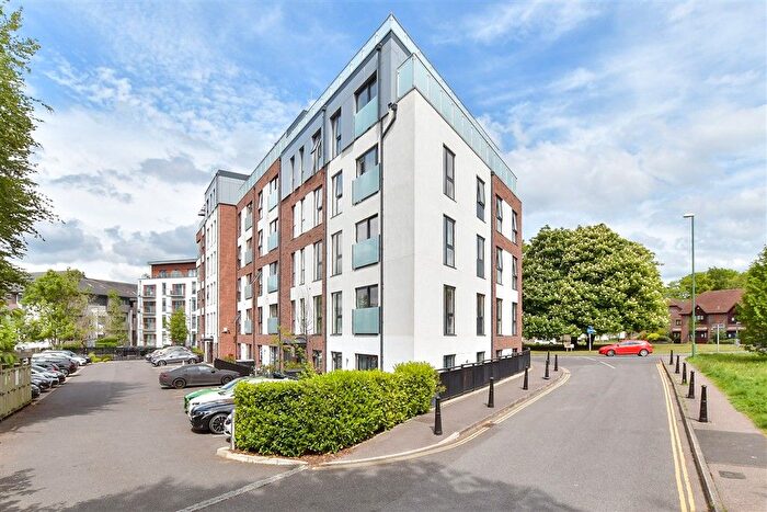 2 Bedroom Flat For Sale In Station Road, Horsham, West Sussex, RH13