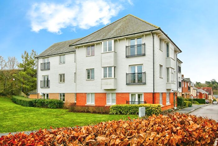 2 Bedroom Flat For Sale In Hazelbourne Avenue, Sevenoaks, TN15