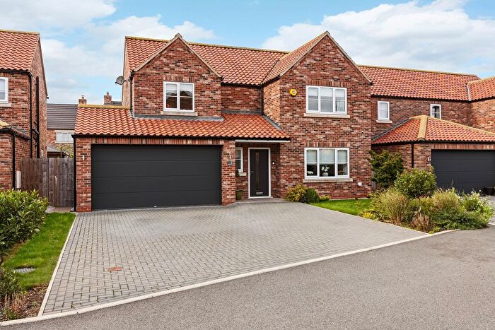 4 Bedroom Detached House For Sale In Willow Drive, Camblesforth, Selby, YO8