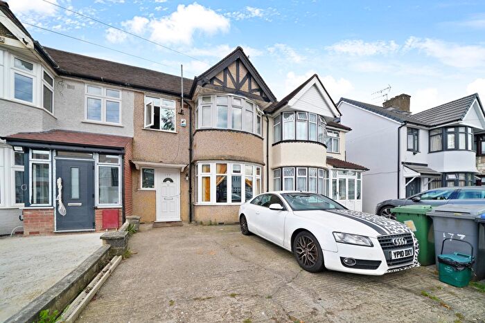 3 Bedroom Terraced House To Rent In Princes Avenue, London, NW9