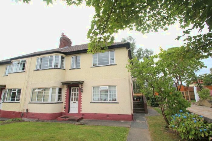 2 Bedroom Apartment To Rent In Redesdale Gardens, Leeds, LS16