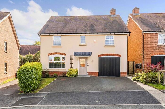 4 Bedroom Detached House For Sale In Leachman Way, Petersfield, GU31