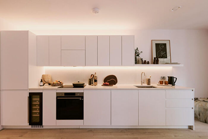 2 Bedroom Apartment To Rent In New Drum Street, London, E1