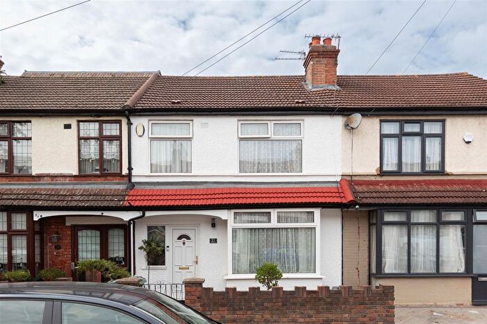 3 Bedroom Terraced House For Sale In York Road, Chingford, E4