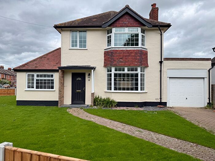 3 Bedroom Detached House For Sale In Oxford Road, Frinton-On-Sea, CO13