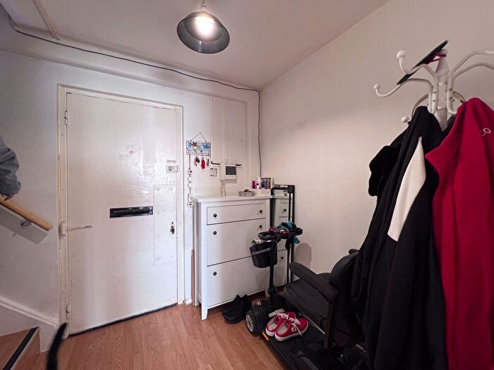 2 Bedroom Flat For Sale In Griffin Road, London, N17