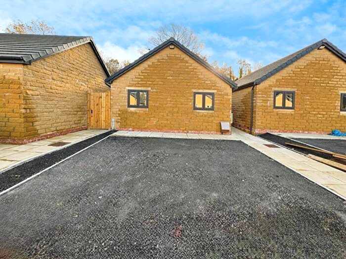 2 Bedroom Bungalow To Rent In Paddock Fields, Crosland Moor, Huddersfield, HD4