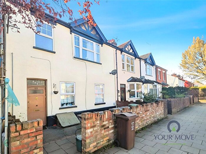 1 Bedroom Flat To Rent In High Street, London Colney, St. Albans, Hertfordshire, AL2