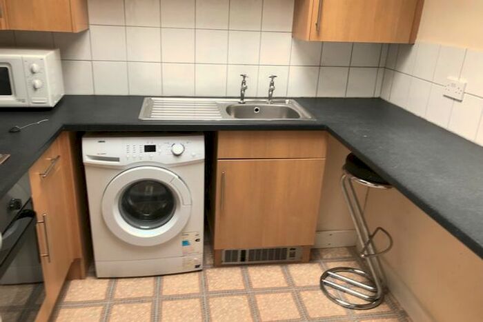2 Bedroom Flat To Rent In Station Road, Addlestone, KT15