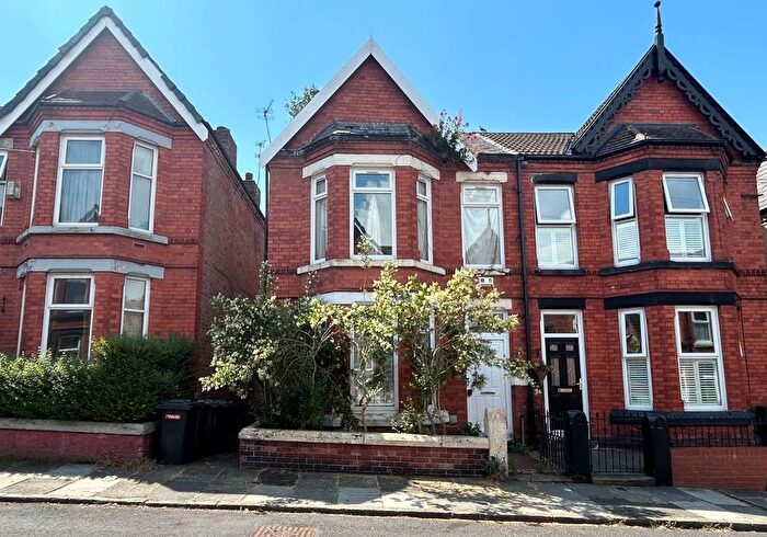 4 Bedroom Semi-Detached House For Sale In Francis Avenue, Prenton, Merseyside, CH43