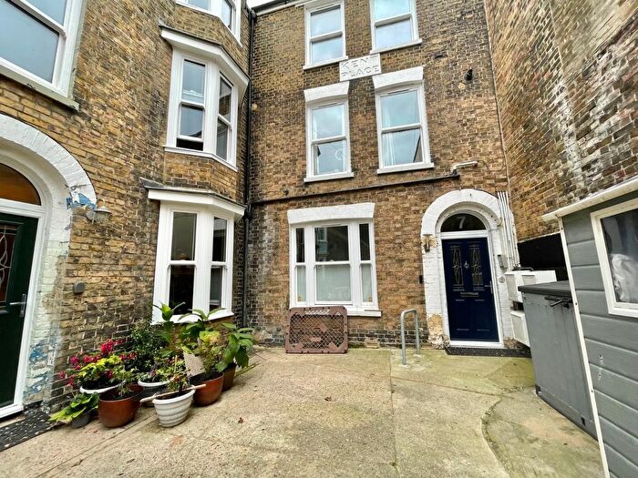 3 Bedroom Flat To Rent In Kent Place, Ramsgate, Kent, CT11