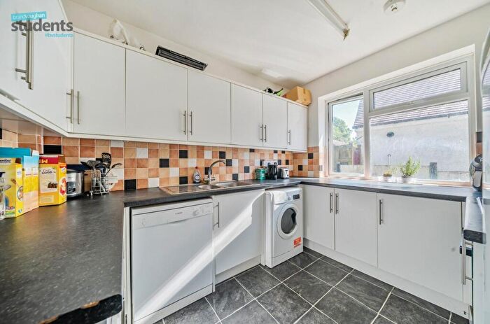 1 Bedroom Detached House To Rent In Bevendean Crescent, Brighton, East Sussex, BN2
