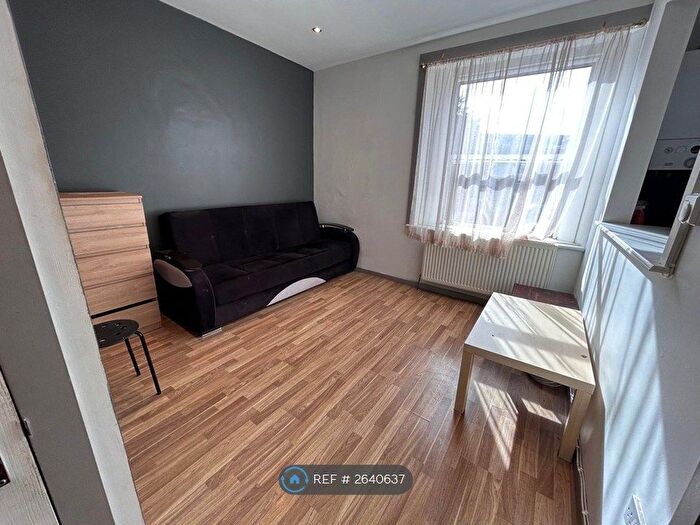 Studio To Rent In Leigham Court Road, London, SW16