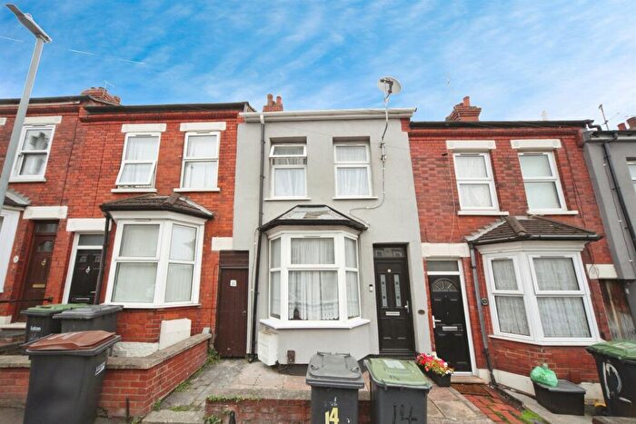 2 Bedroom Terraced House For Sale In Althorp Road, Luton, LU3