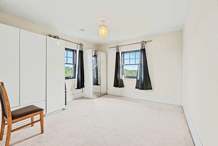 2 Bedroom Flat For Sale In Clickers Drive, Northampton, NN5
