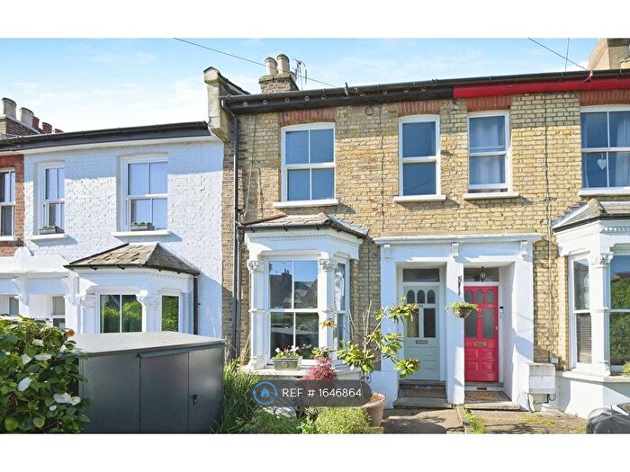 4 Bedroom Terraced House To Rent In Gordon Hill, Enfield, EN2