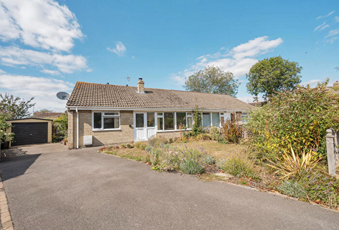 3 Bedroom Bungalow For Sale In Cleevecroft Avenue, Bishops Cleeve, Cheltenham, Gloucestershire, GL52