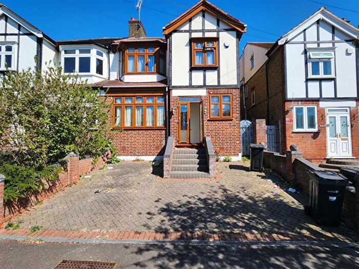 5 Bedroom Semi-Detached House To Rent In Wanstead Park Road, Ilford, IG1